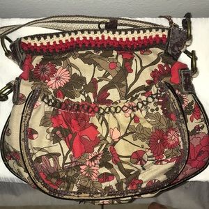 NWT Sakroots bohemian purse with flower patterns.